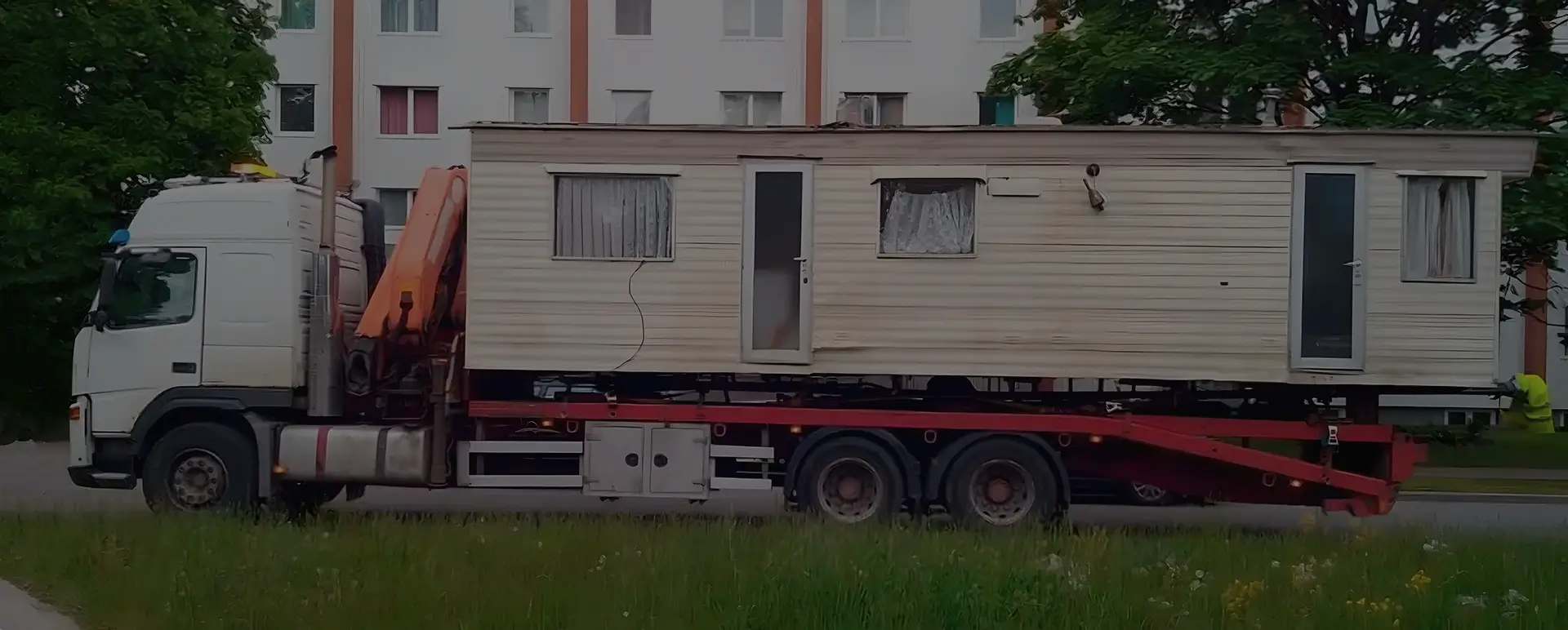 Получить онлайн цены на доставку низким тралом дом вагона в городе Тюмень (Уральский округ - Тюменская область) на сайте самостоятельно